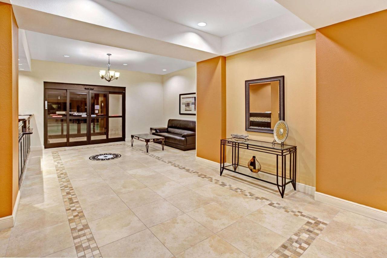 Super 8 By Wyndham Laporte La Porte Dış mekan fotoğraf