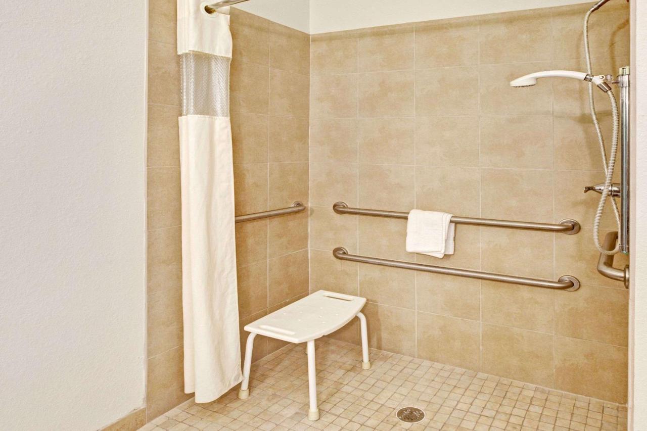 Super 8 By Wyndham Laporte La Porte Dış mekan fotoğraf