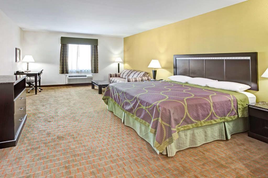 Super 8 By Wyndham Laporte La Porte Dış mekan fotoğraf